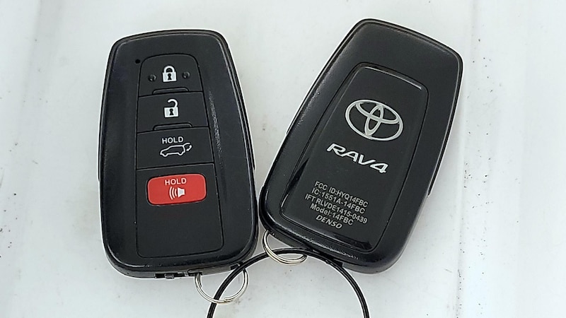 2021 Toyota RAV4 XLE 23