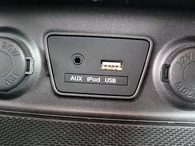 USB/AUX Ports