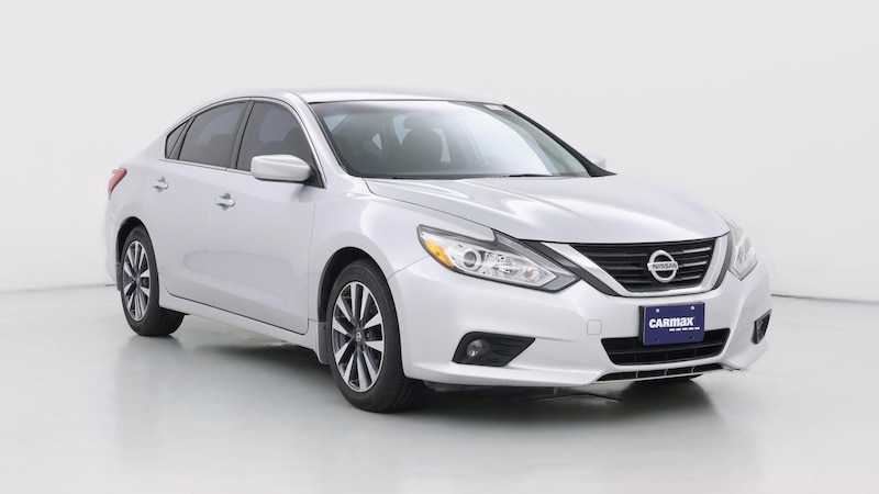 2017 Nissan Altima SV Hero Image