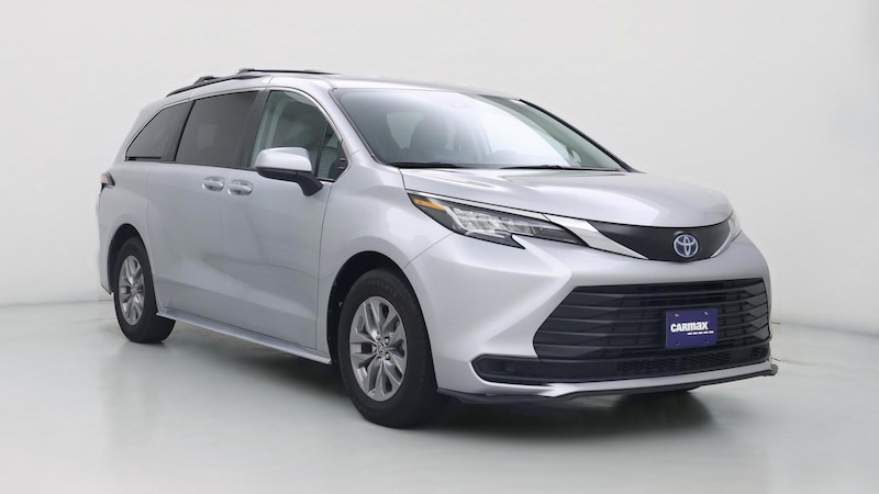 2022 Toyota Sienna LE Hero Image