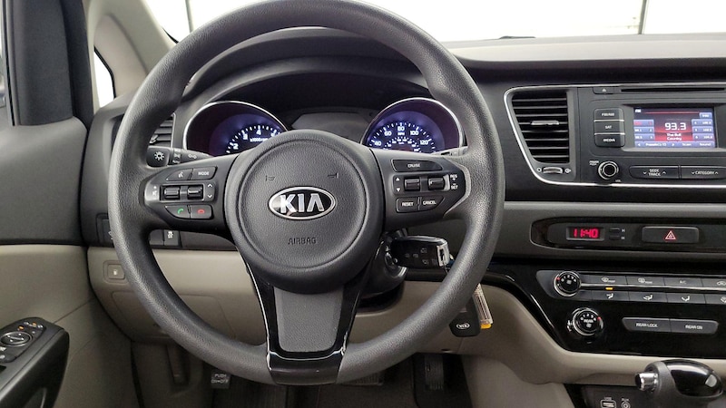 2016 Kia Sedona LX 10