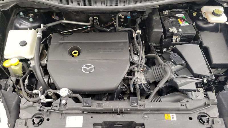 2015 Mazda Mazda5 Sport 21