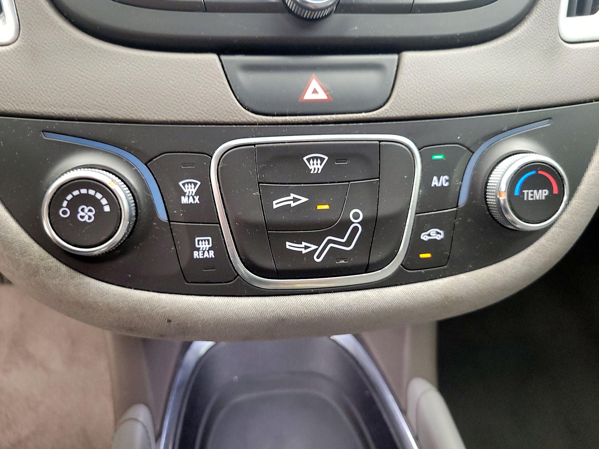 Thumbnail: 2016 Chevrolet Malibu - 16