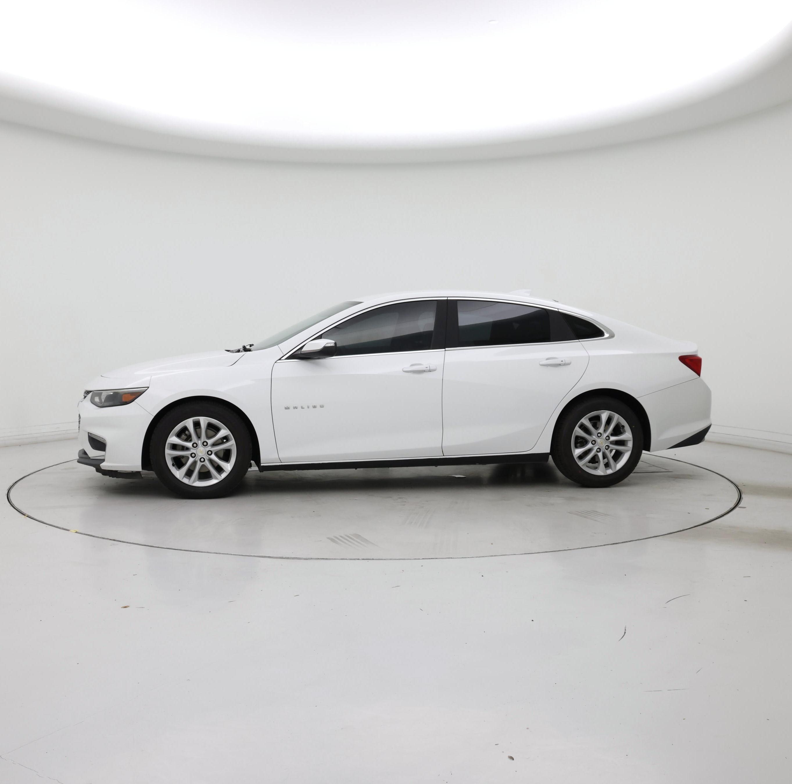 Thumbnail: 2016 Chevrolet Malibu - 3