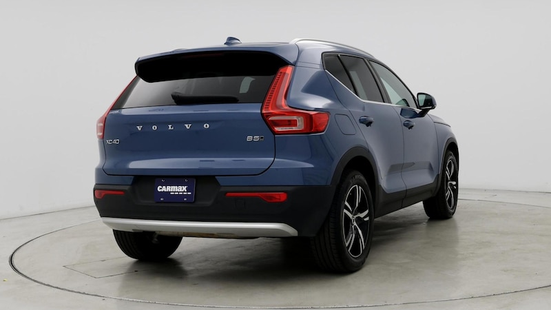 2024 Volvo XC40 B5 Core 8