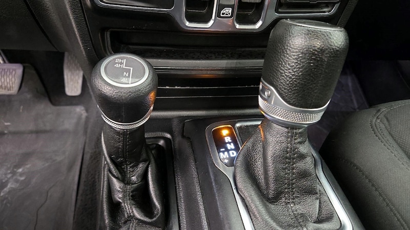 2021 Jeep Gladiator Sport S 17