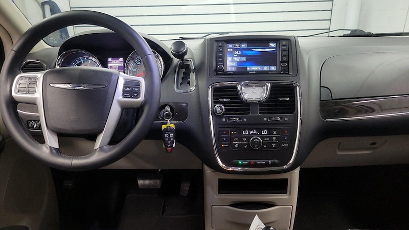 2015 Chrysler Town & Country Touring 8