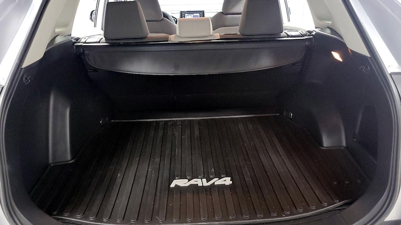 2021 Toyota RAV4 XLE 18