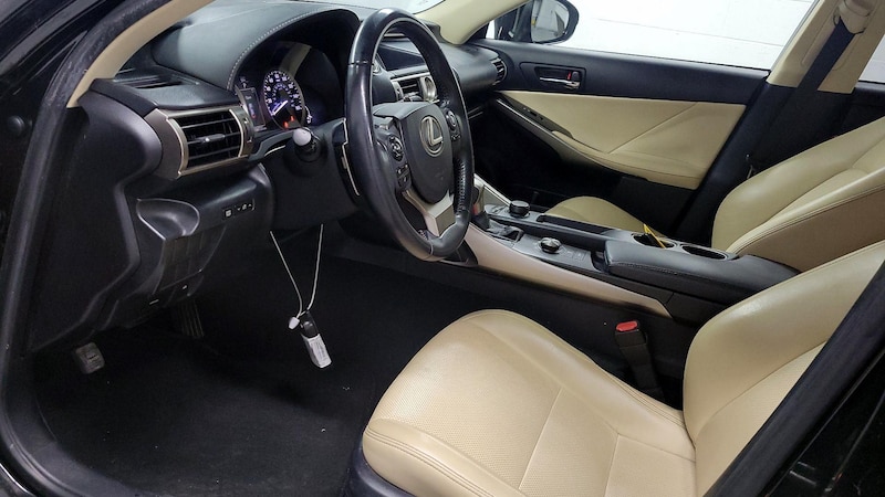 2015 Lexus IS 250 11