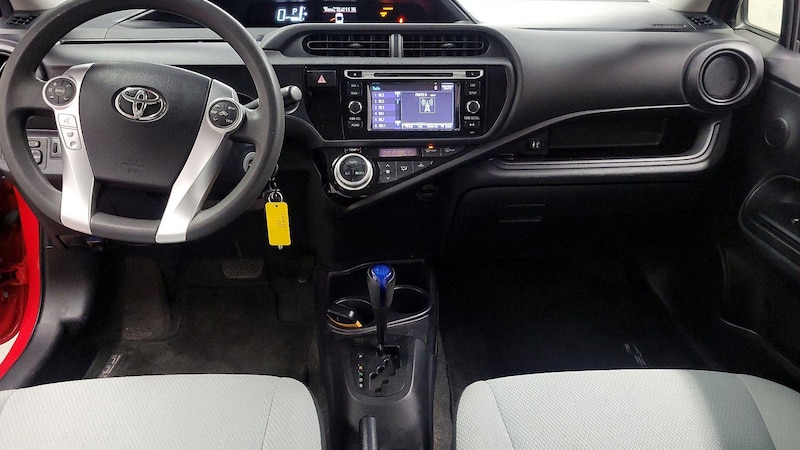 2016 Toyota Prius c One 9