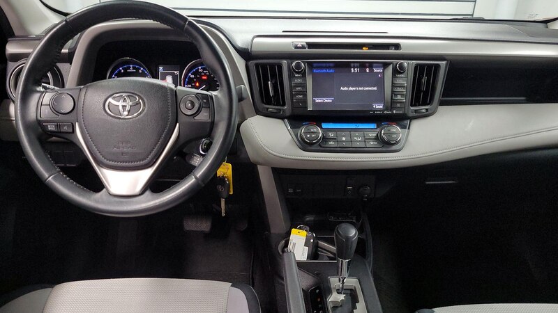 2016 Toyota RAV4 XLE 9