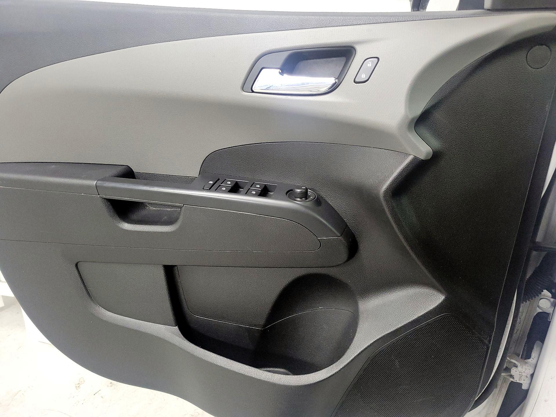 Thumbnail: 2016 Chevrolet Sonic - 12
