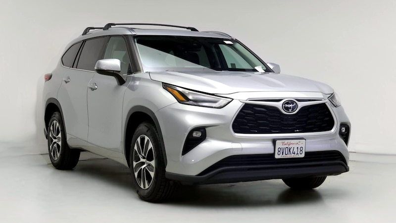 2021 Toyota Highlander XLE Hero Image