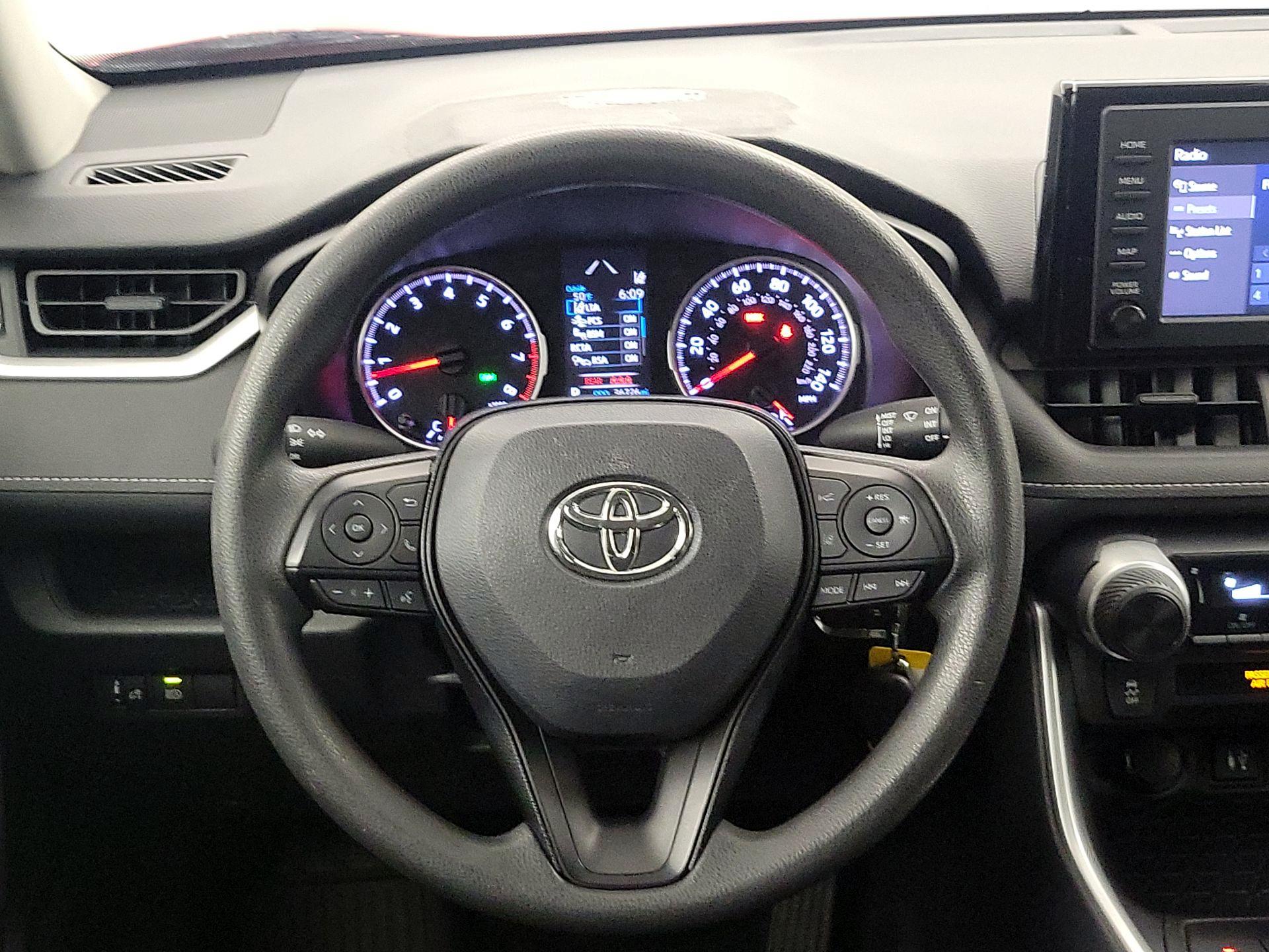 Thumbnail: 2019 Toyota RAV4 - 10