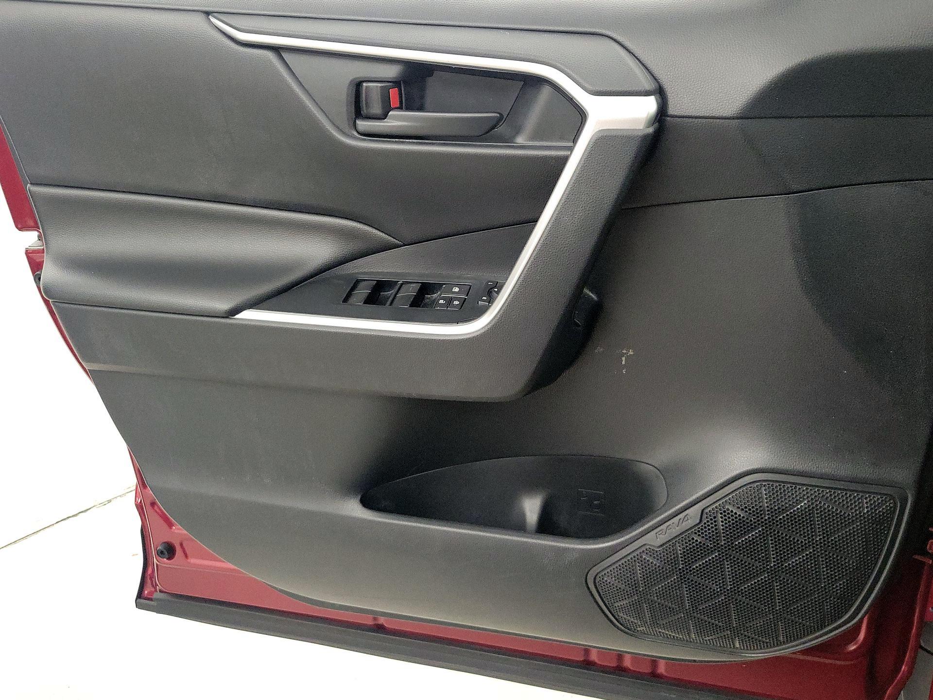 Thumbnail: 2019 Toyota RAV4 - 12