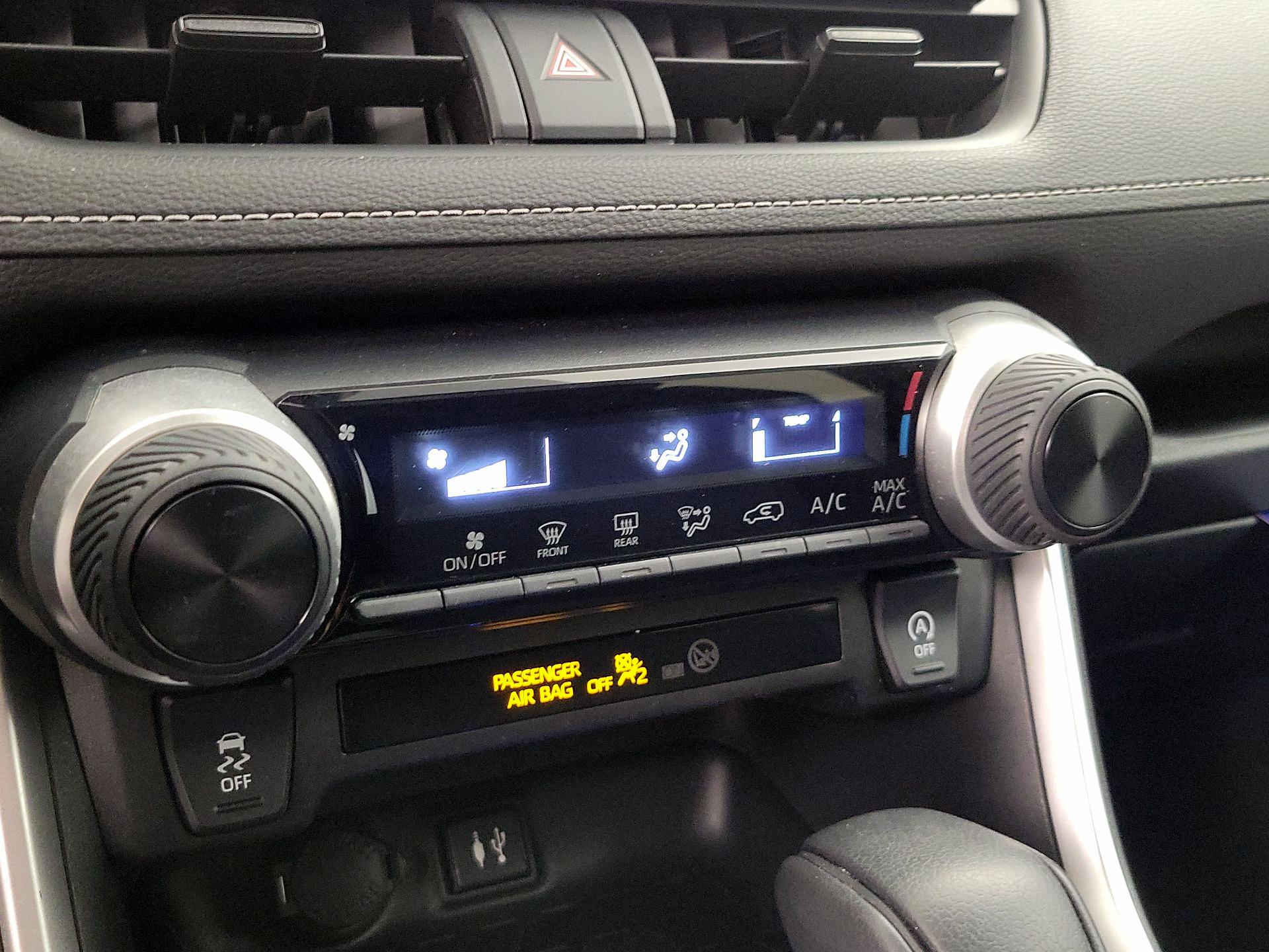 Thumbnail: 2019 Toyota RAV4 - 16