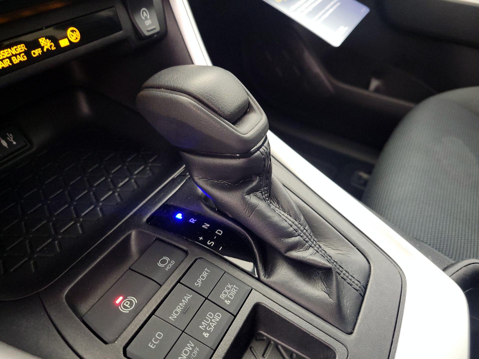 Thumbnail: 2019 Toyota RAV4 - 17
