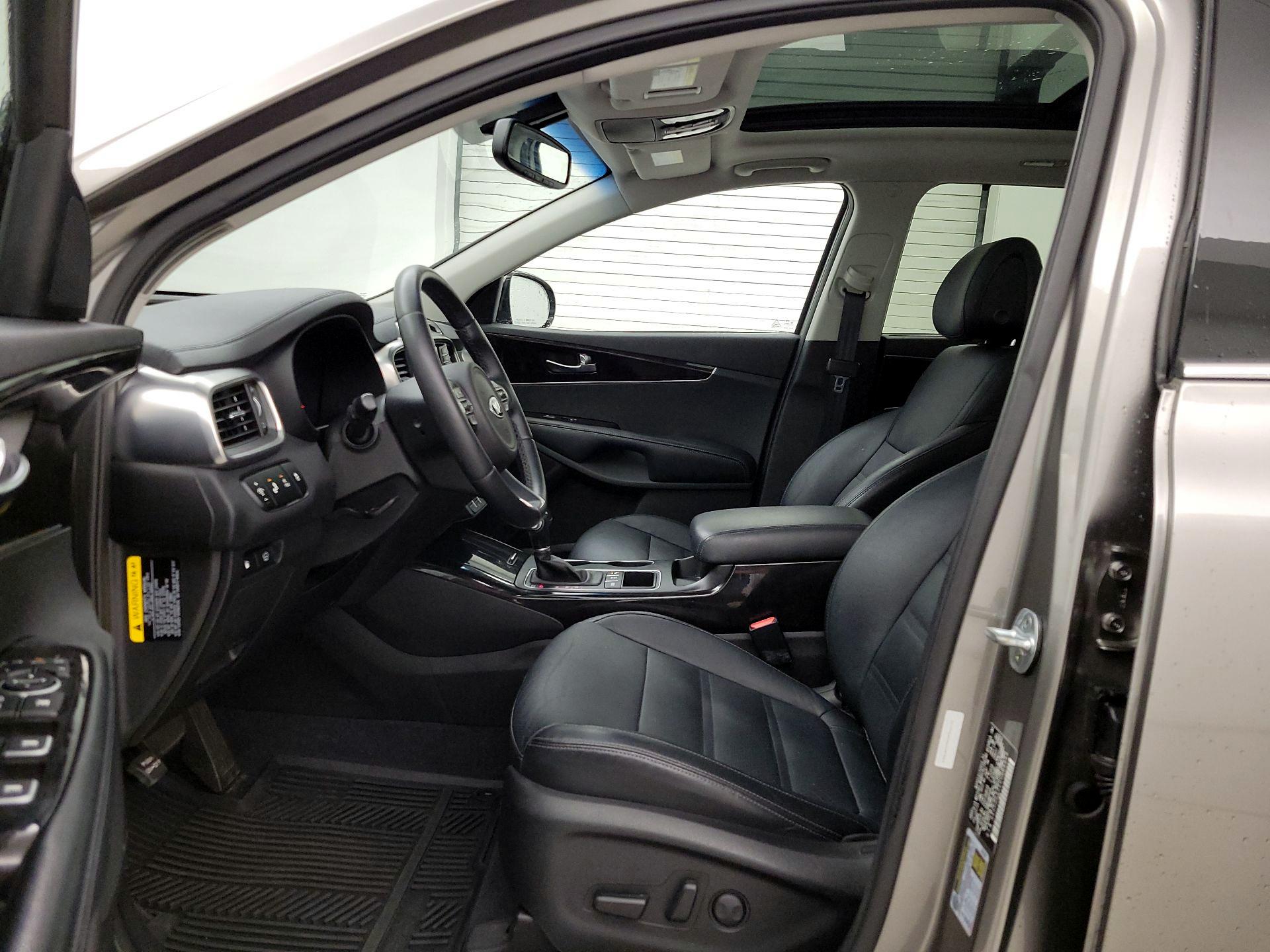 Thumbnail: 2016 Kia Sorento - 11