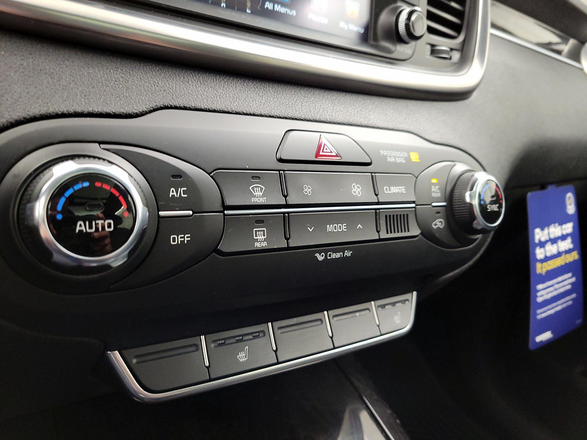 Thumbnail: 2016 Kia Sorento - 17