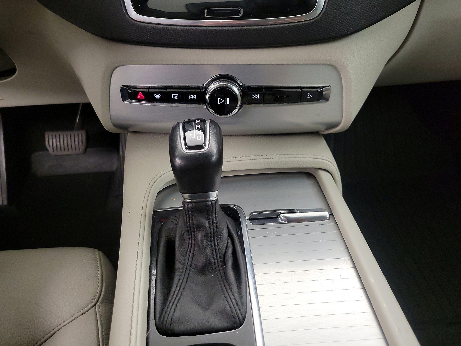 Thumbnail: 2016 Volvo XC90 - 17