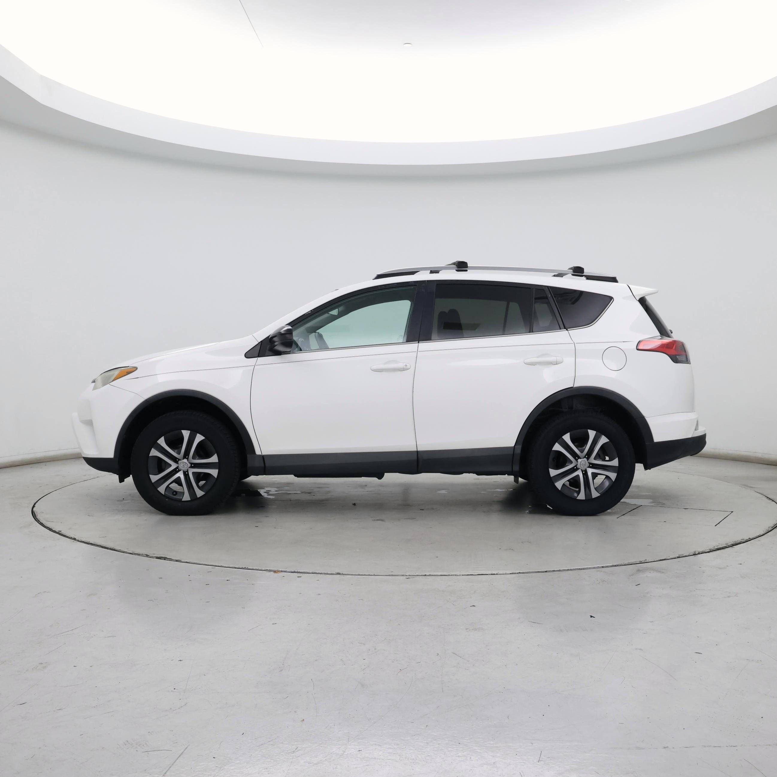 Thumbnail: 2017 Toyota RAV4 - 3