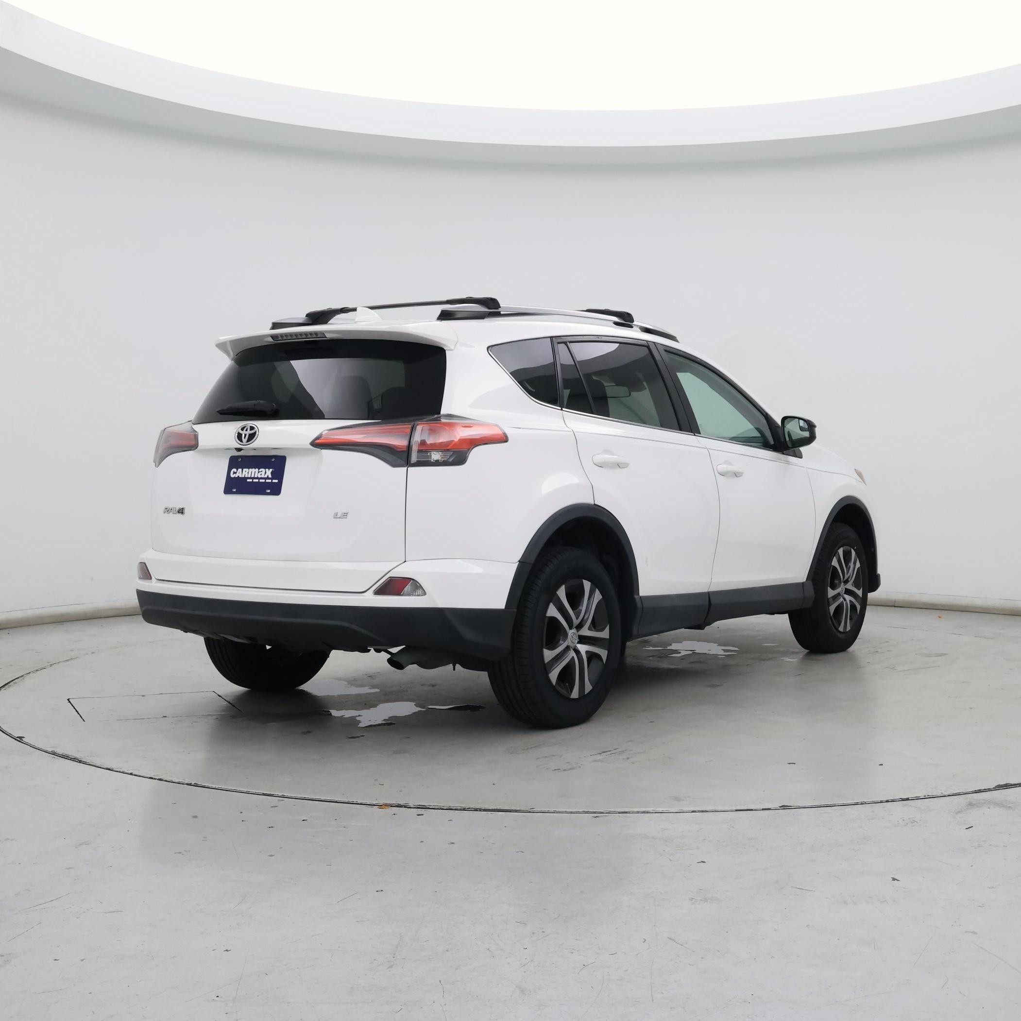 Thumbnail: 2017 Toyota RAV4 - 8