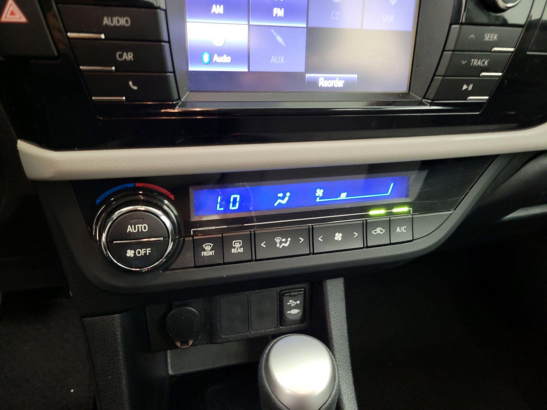 Thumbnail: 2014 Toyota Corolla - 16