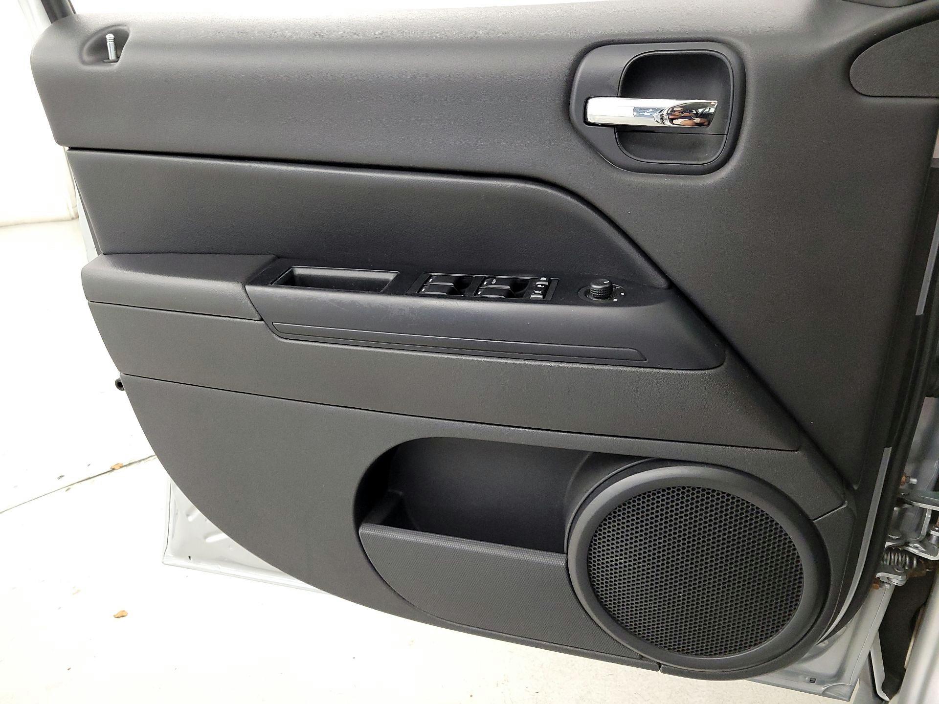 Thumbnail: 2014 Jeep Patriot - 12