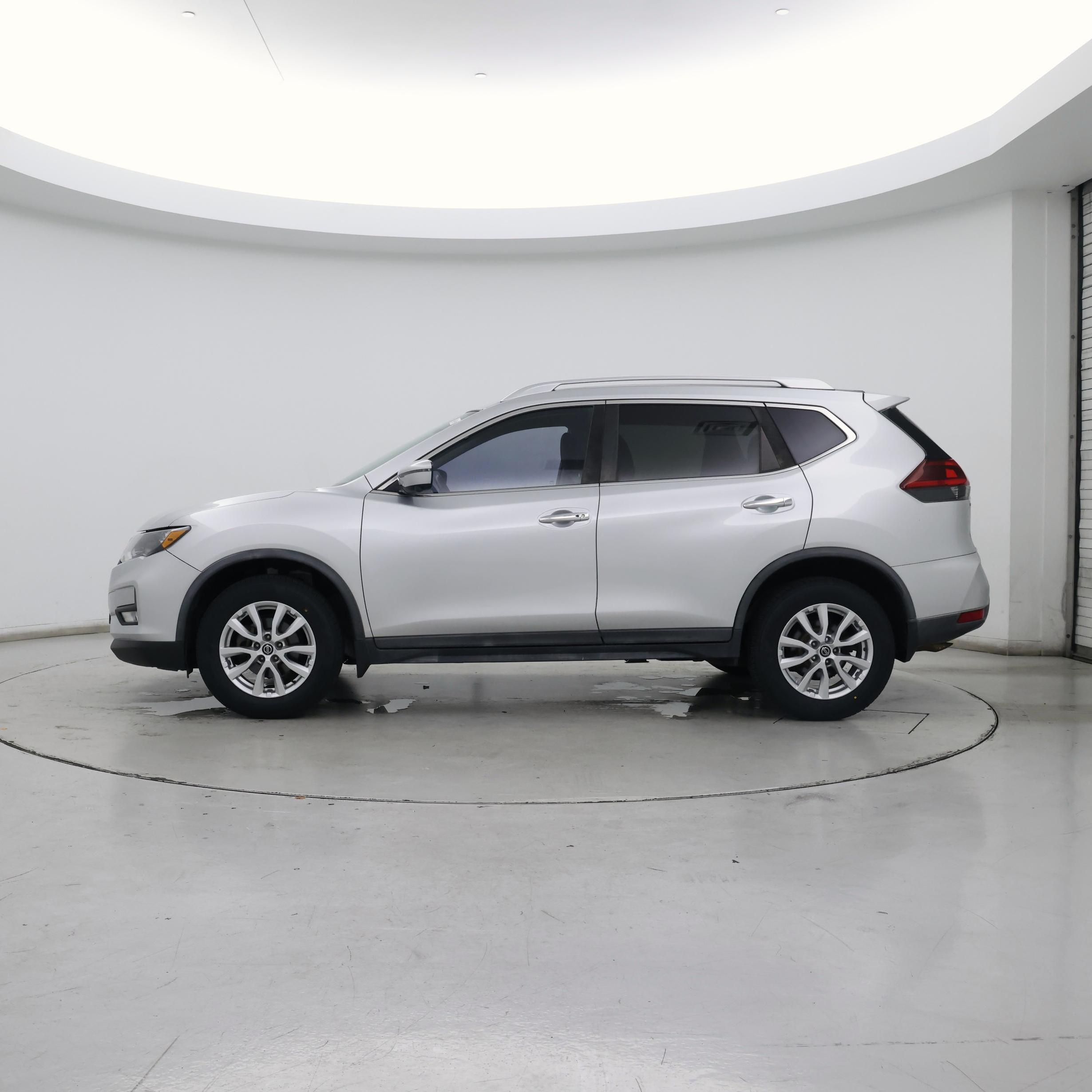 Thumbnail: 2018 Nissan Rogue - 3
