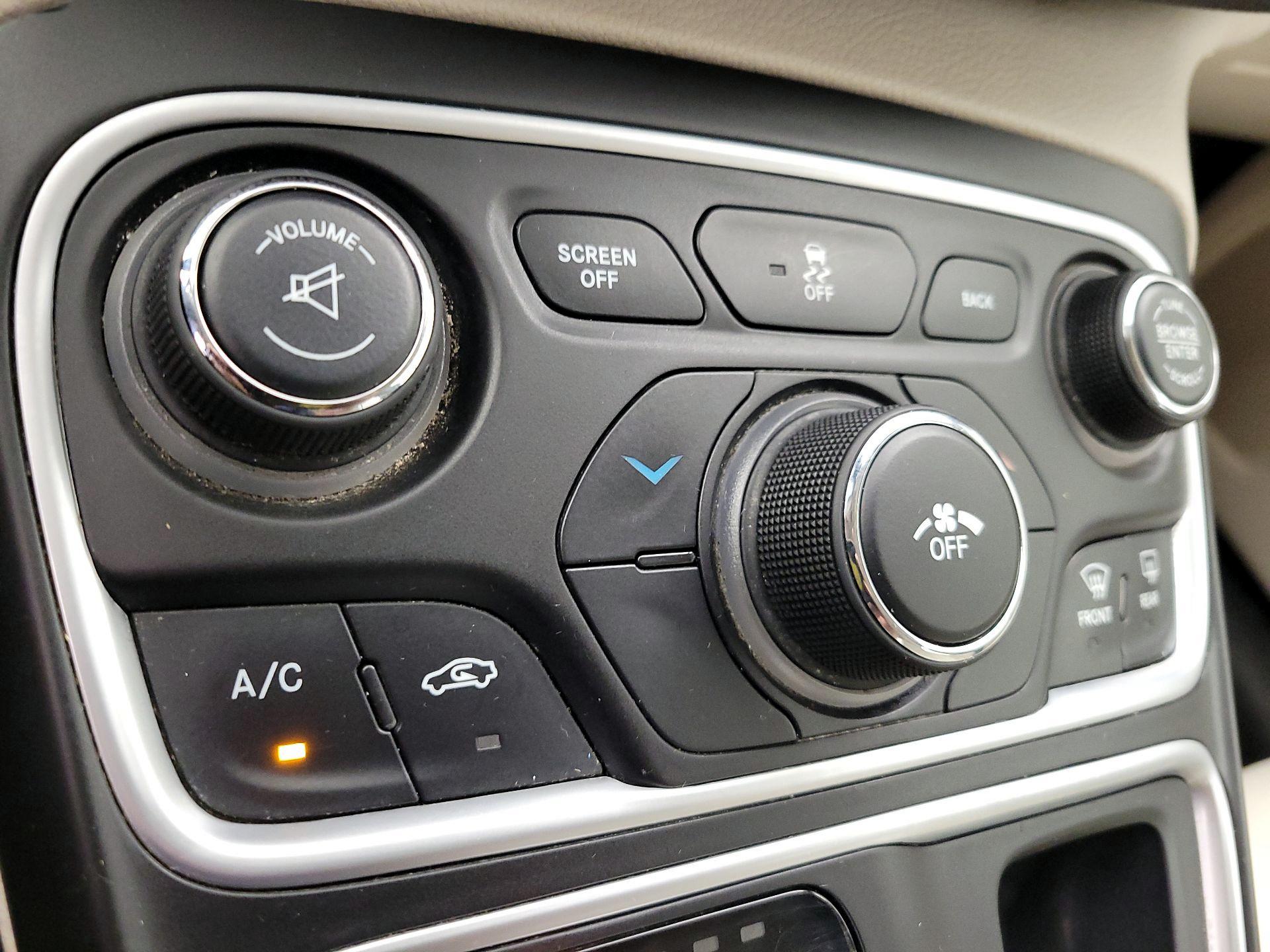 Thumbnail: 2015 Chrysler 200 - 16