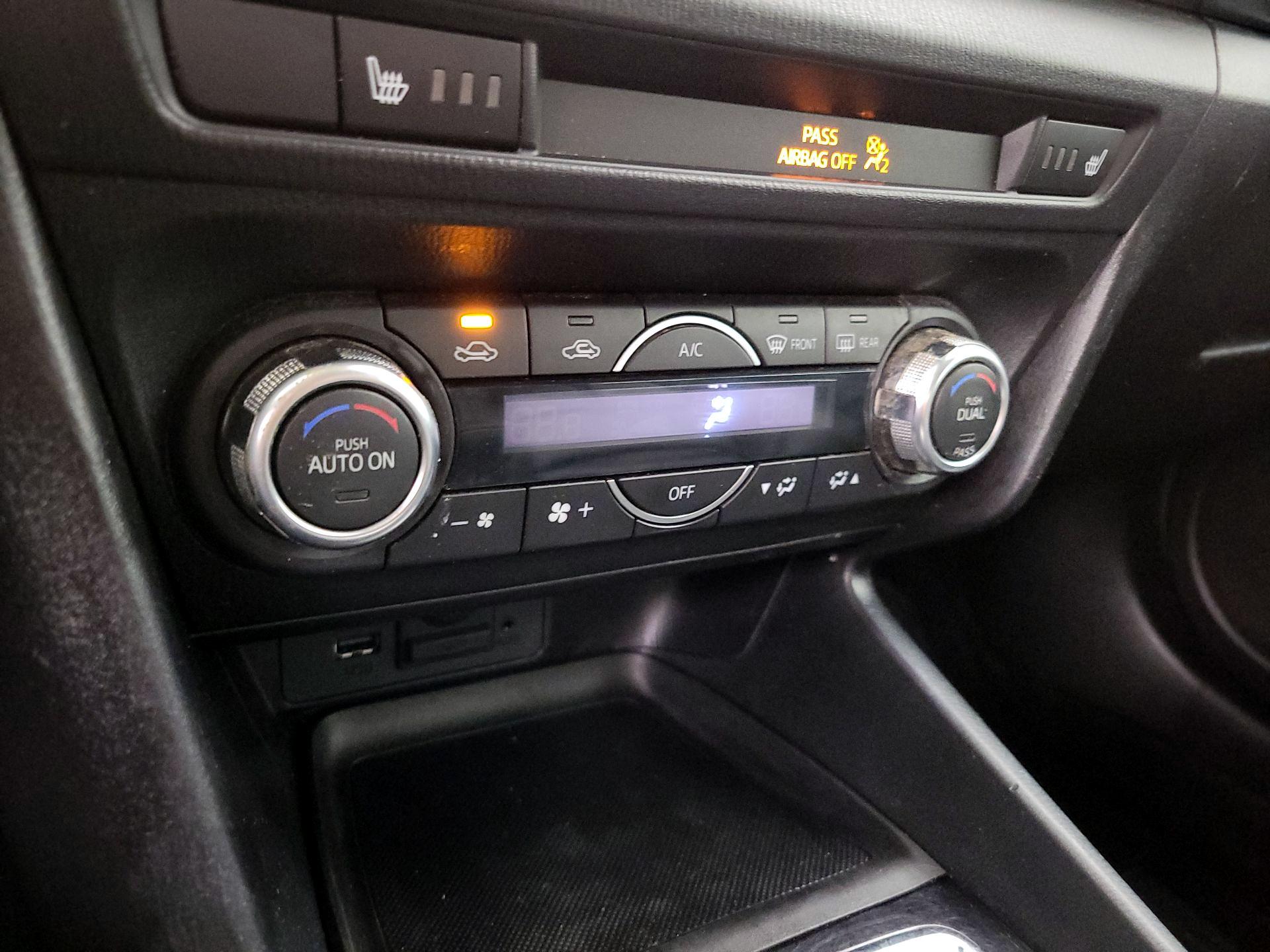 Thumbnail: 2018 Mazda Mazda3 - 16