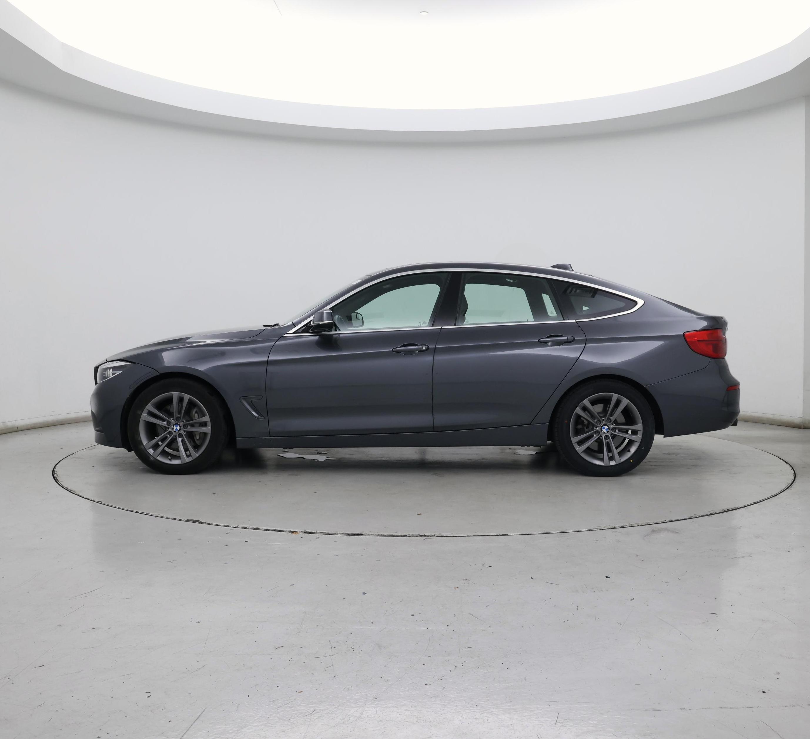Thumbnail: 2018 BMW 3 Series - 3