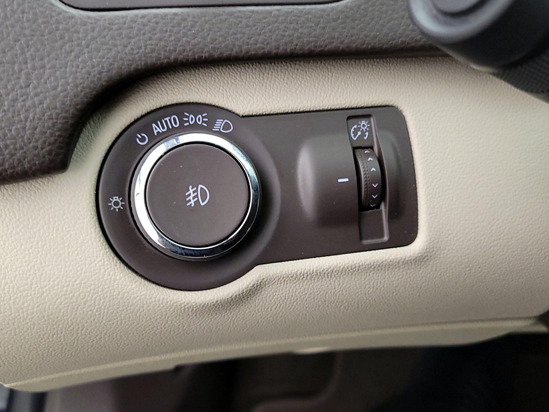 Thumbnail: 2017 Buick Regal - 13