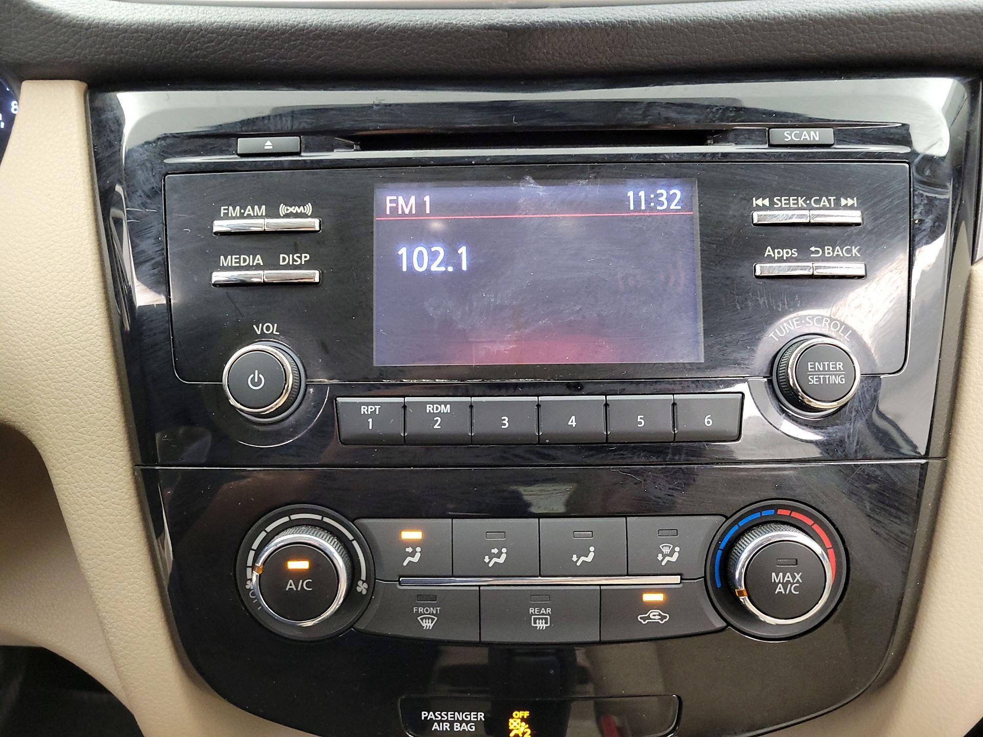 Thumbnail: 2016 Nissan Rogue - 15