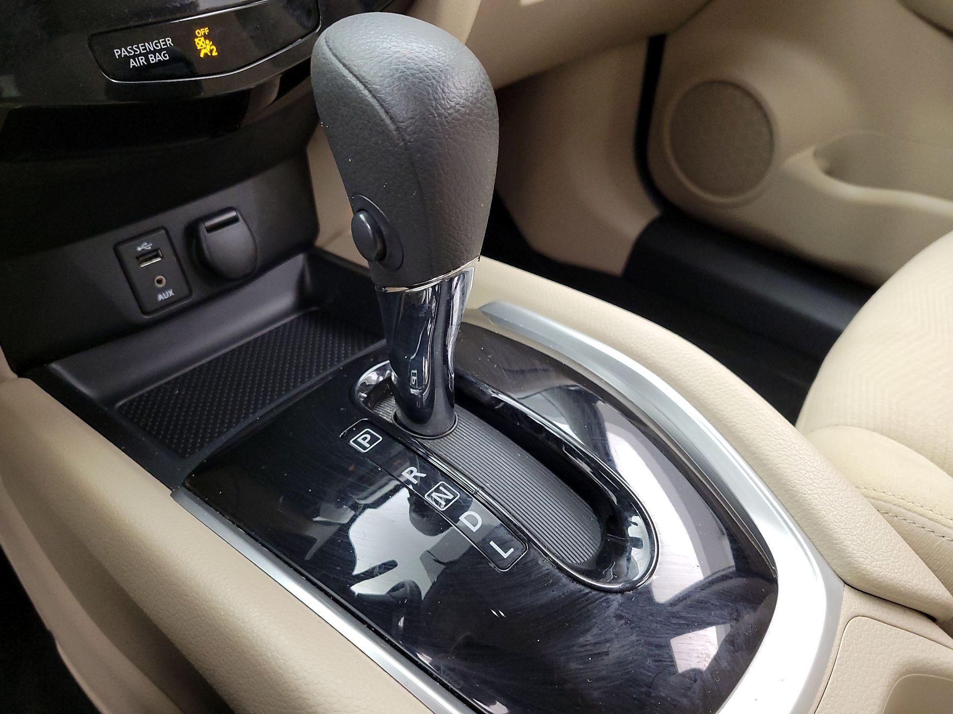 Thumbnail: 2016 Nissan Rogue - 17