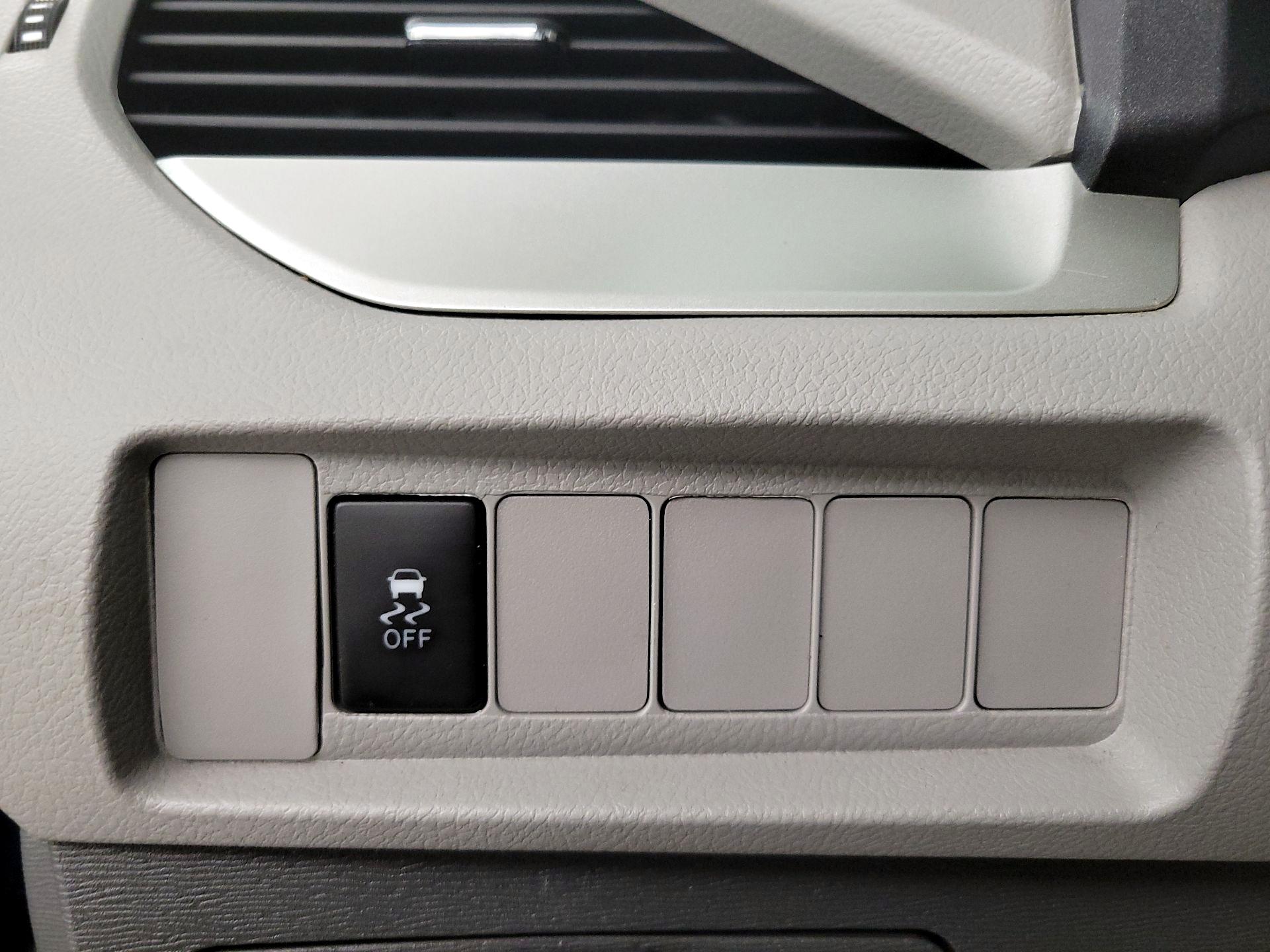 Thumbnail: 2018 Toyota Sienna - 13