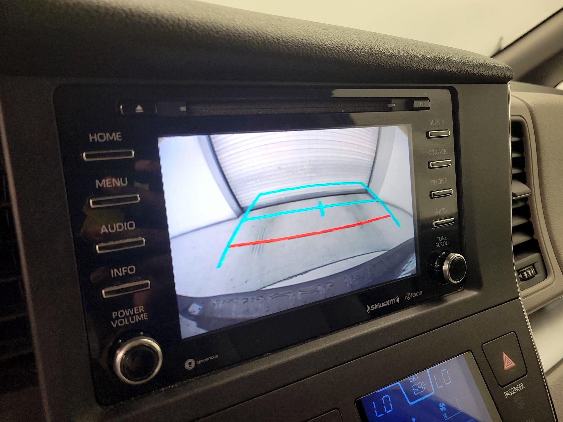 Thumbnail: 2018 Toyota Sienna - 14