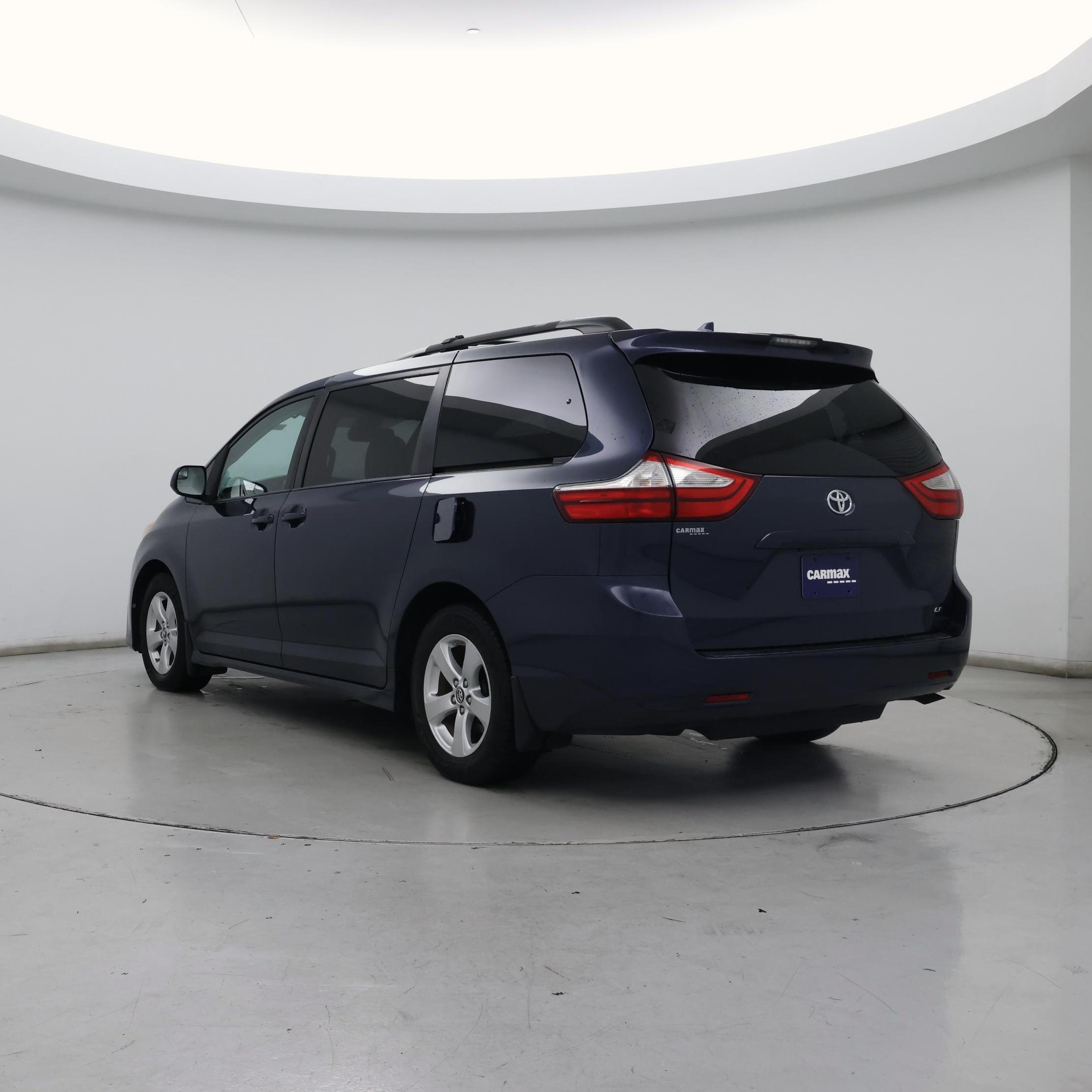 Thumbnail: 2018 Toyota Sienna - 2