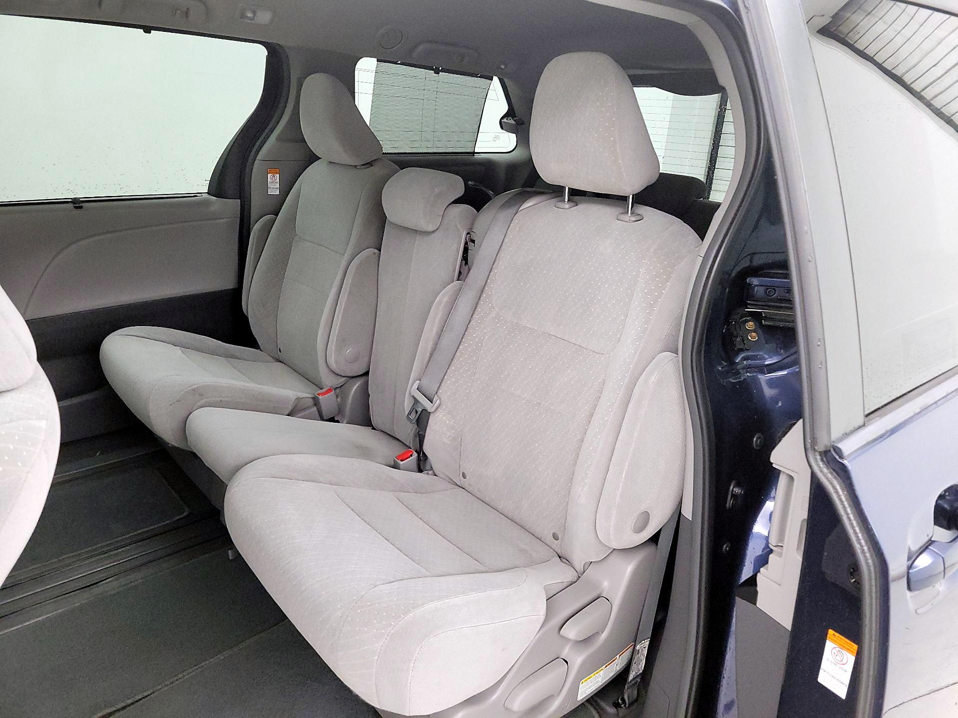 Thumbnail: 2018 Toyota Sienna - 19