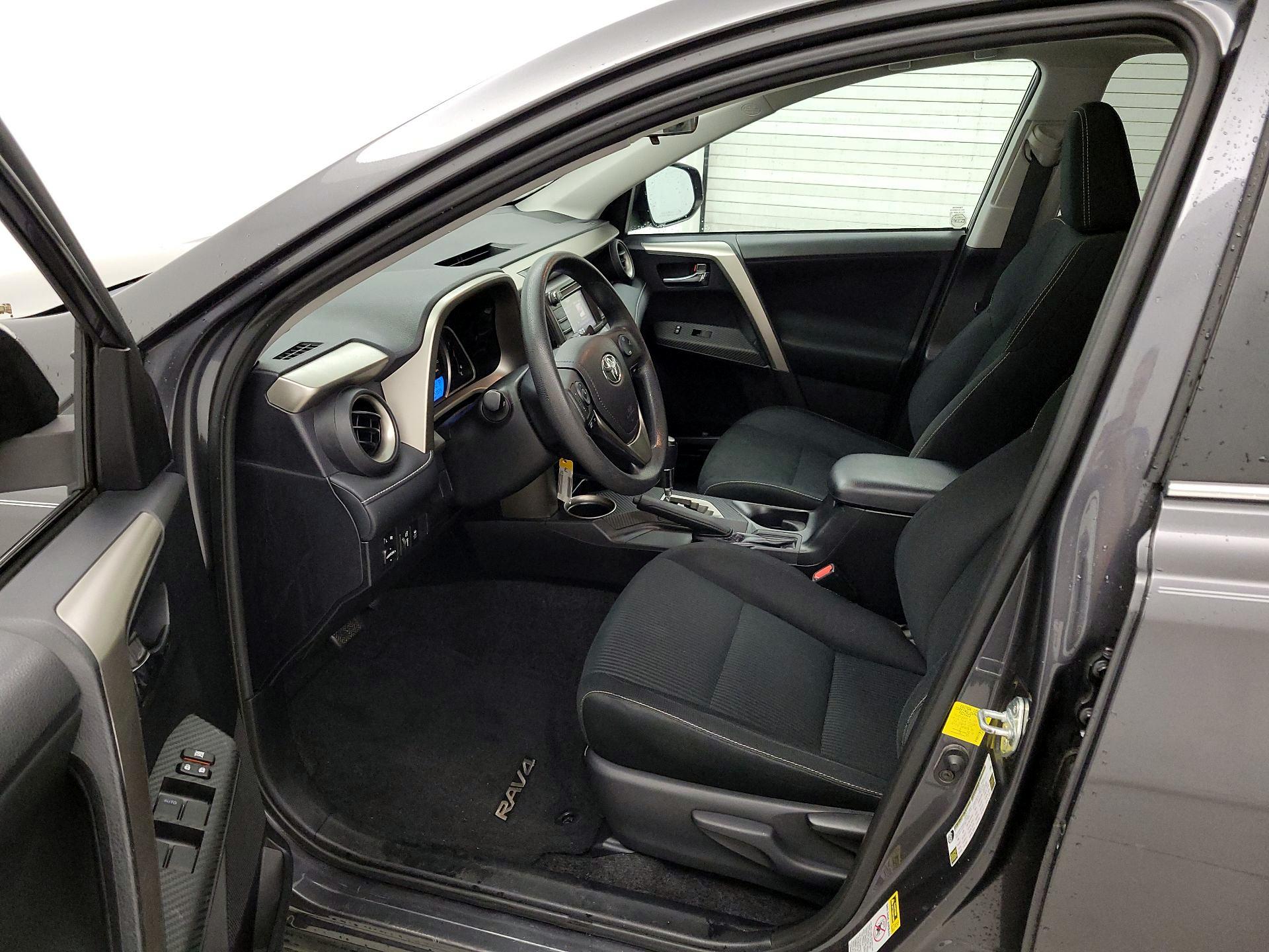 Thumbnail: 2015 Toyota RAV4 - 11