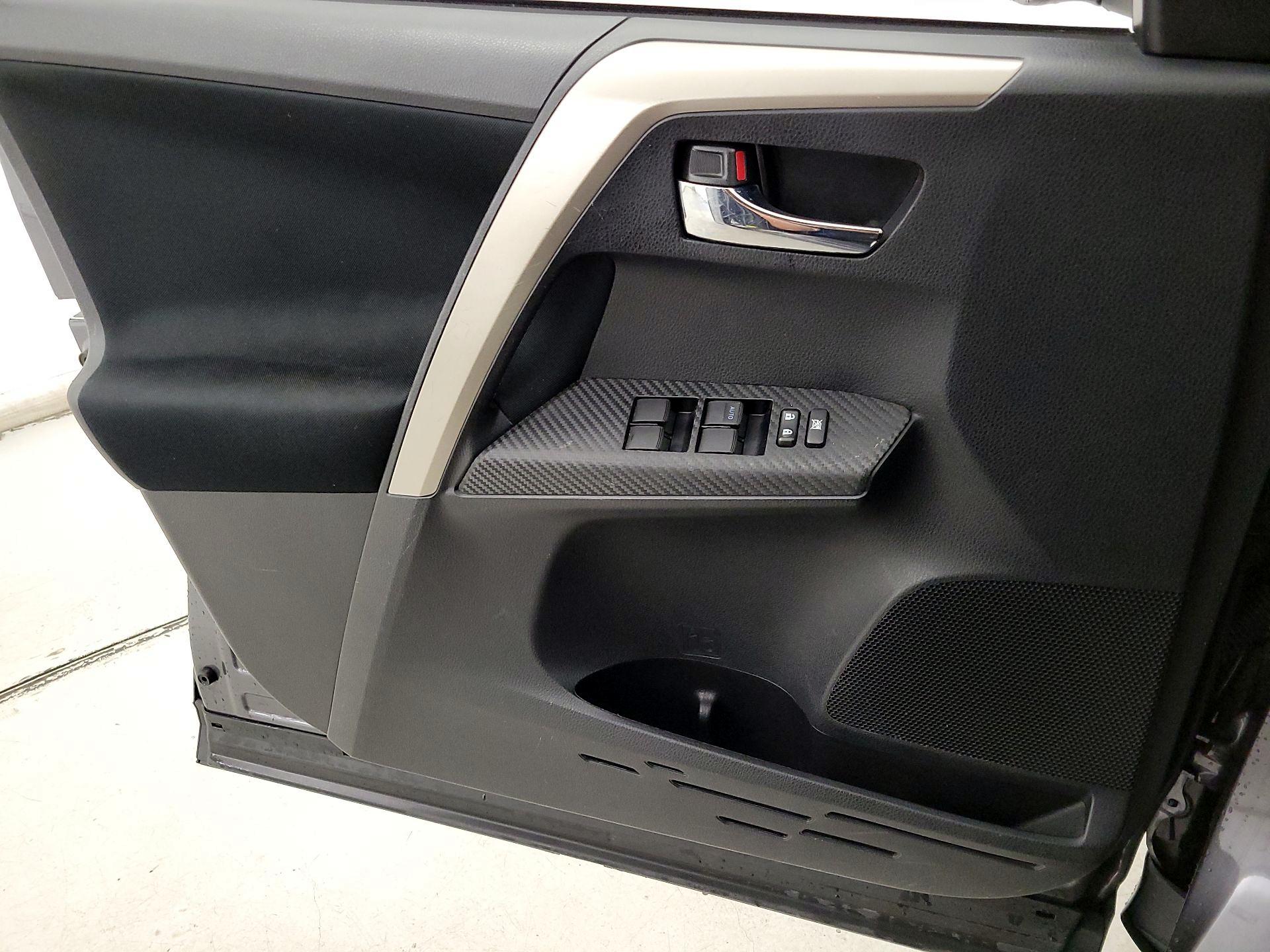 Thumbnail: 2015 Toyota RAV4 - 12