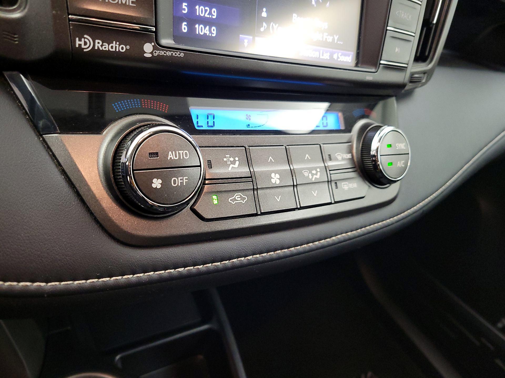 Thumbnail: 2015 Toyota RAV4 - 16
