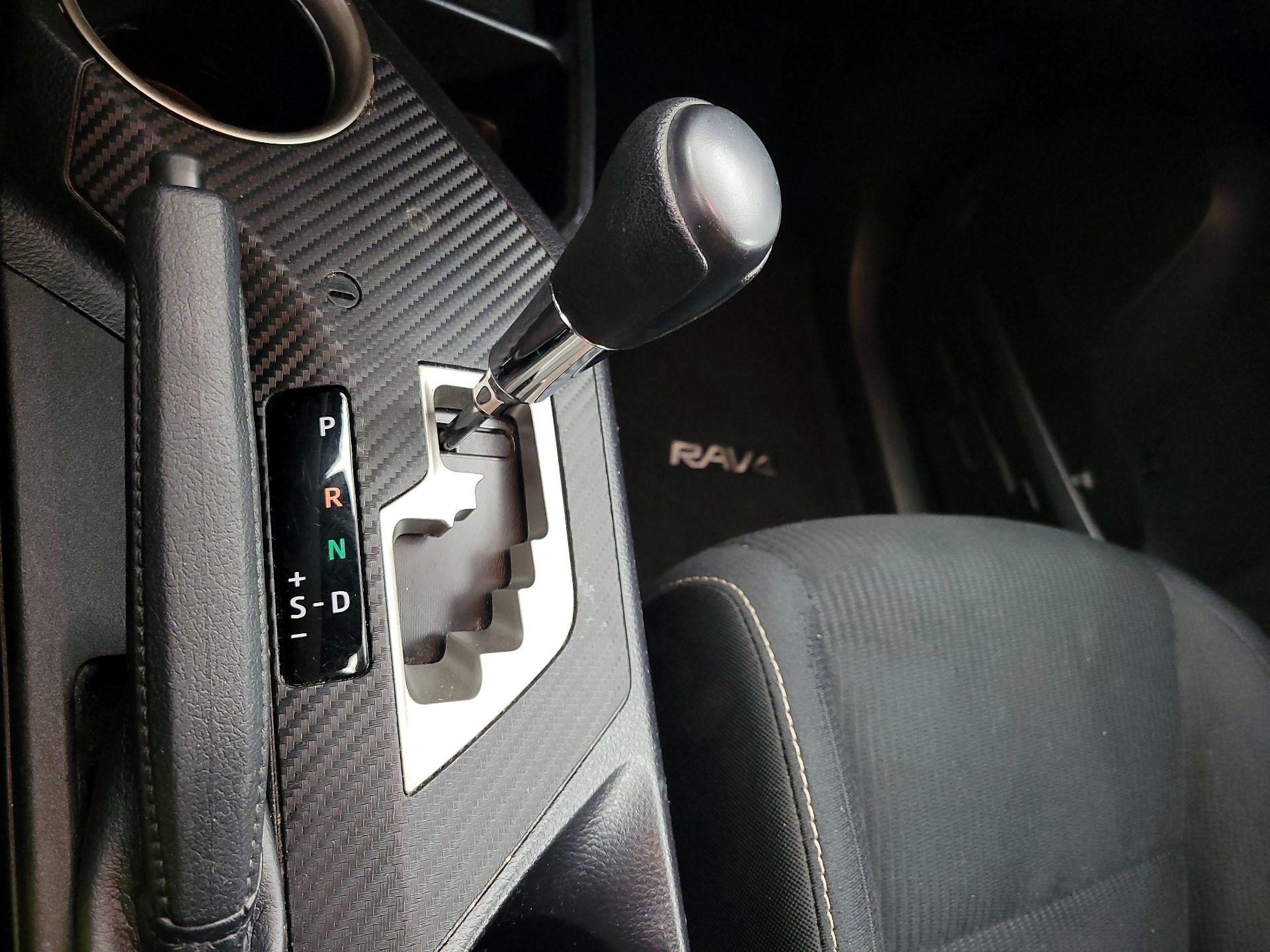 Thumbnail: 2015 Toyota RAV4 - 17