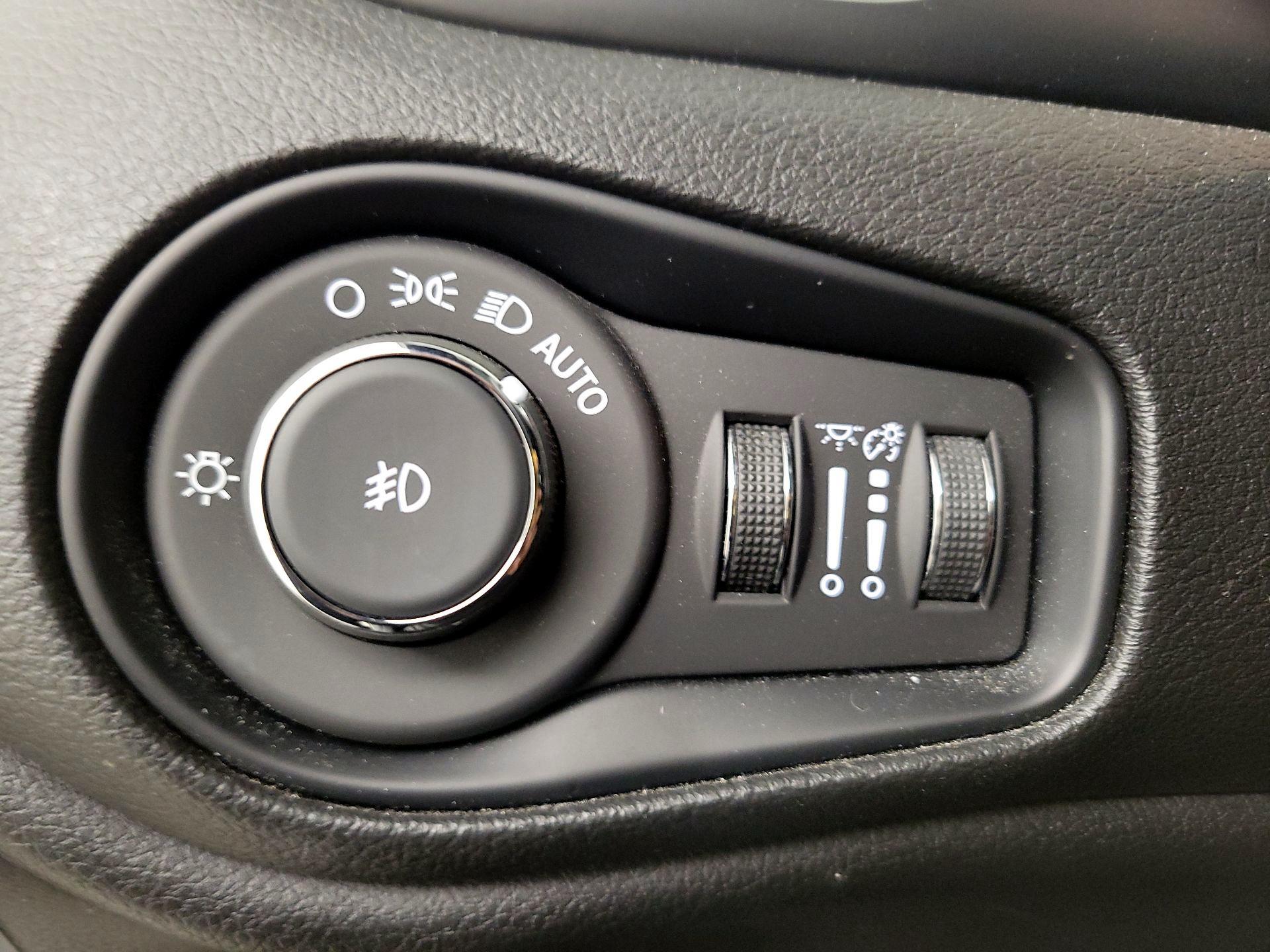 Thumbnail: 2022 Jeep Renegade - 13