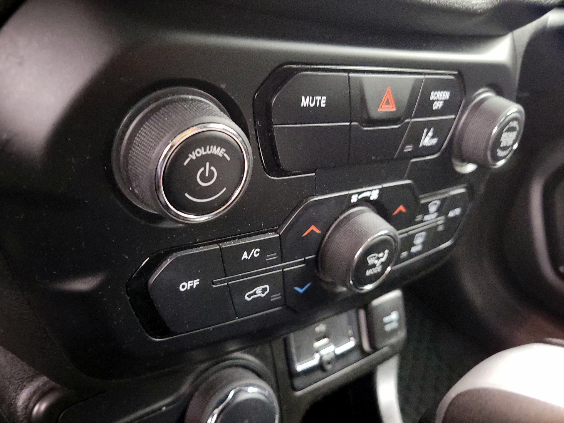 Thumbnail: 2022 Jeep Renegade - 16