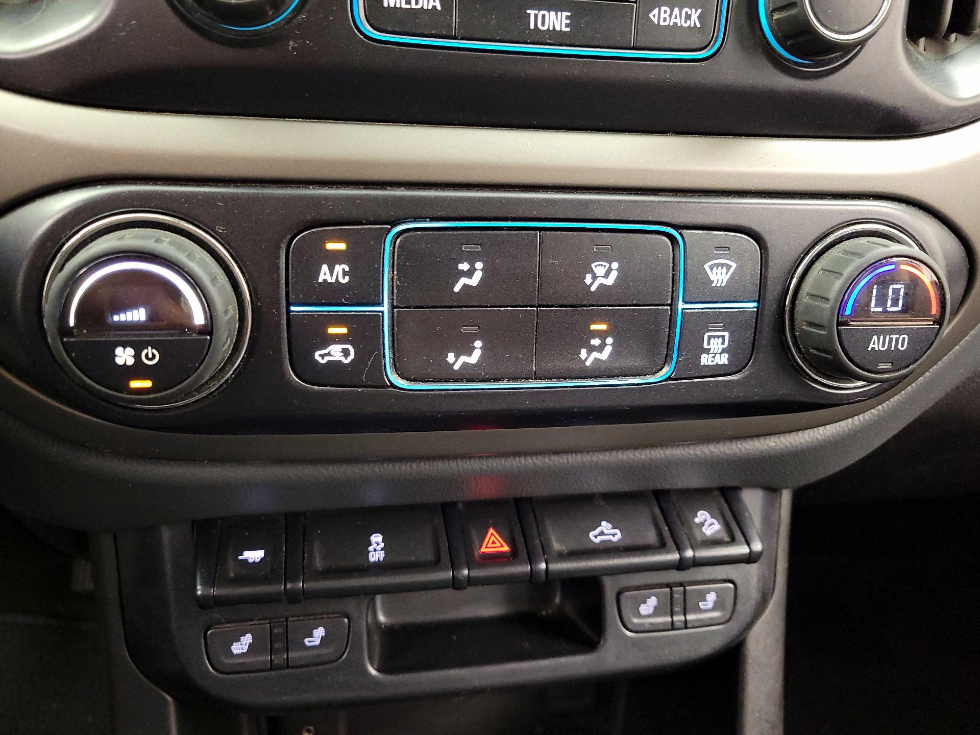 Thumbnail: 2015 Chevrolet Colorado - 16