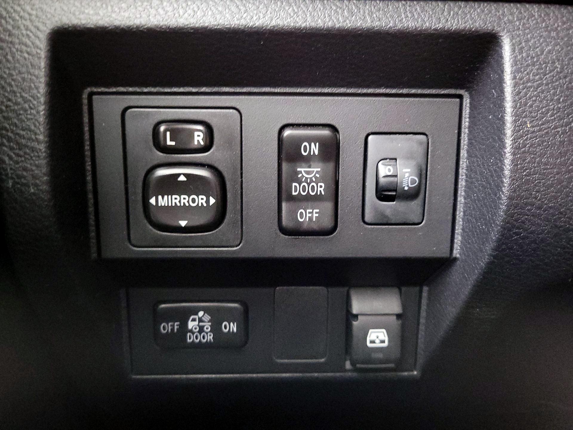 Thumbnail: 2016 Toyota Tundra - 13