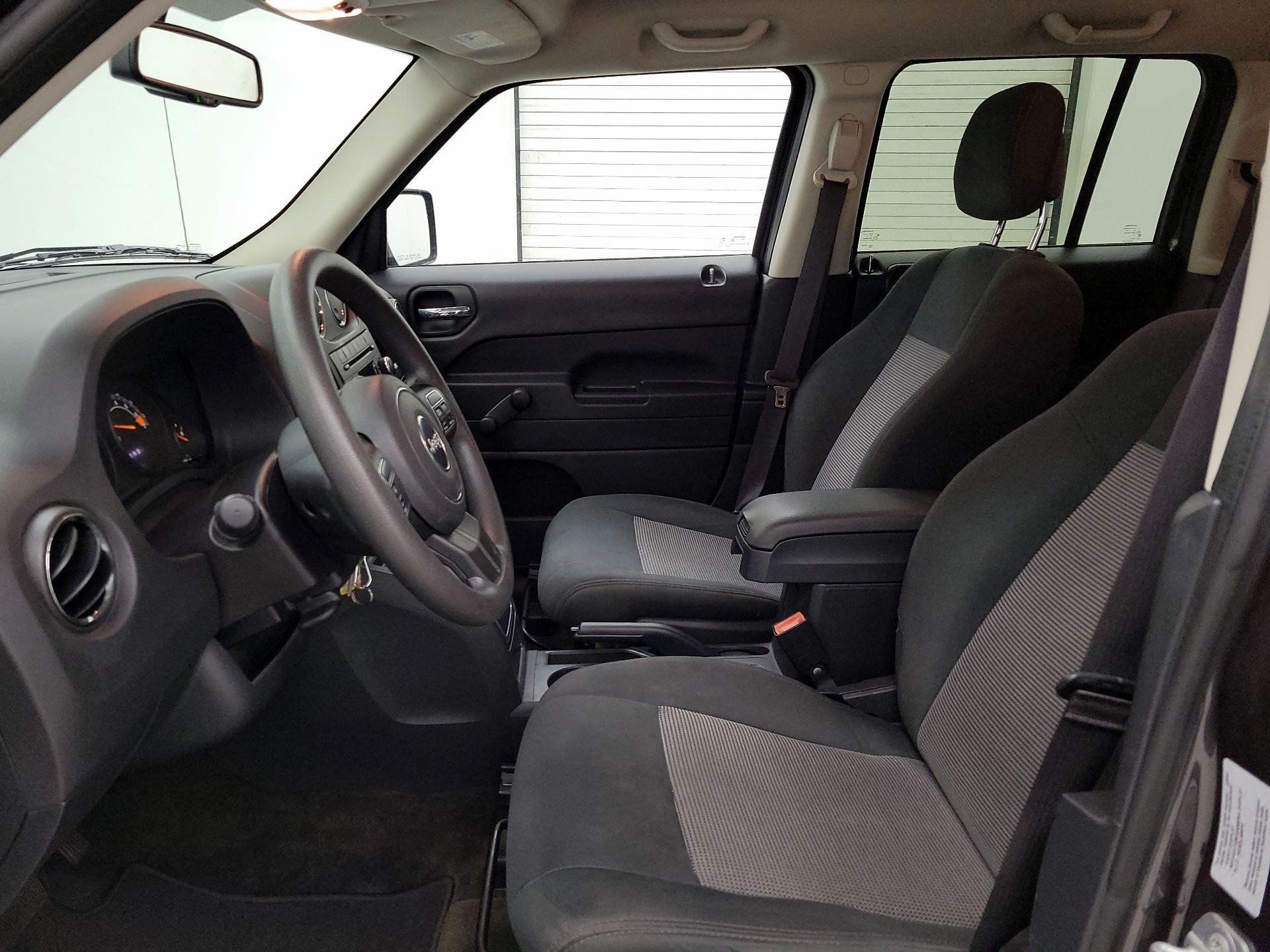 Thumbnail: 2016 Jeep Patriot - 11