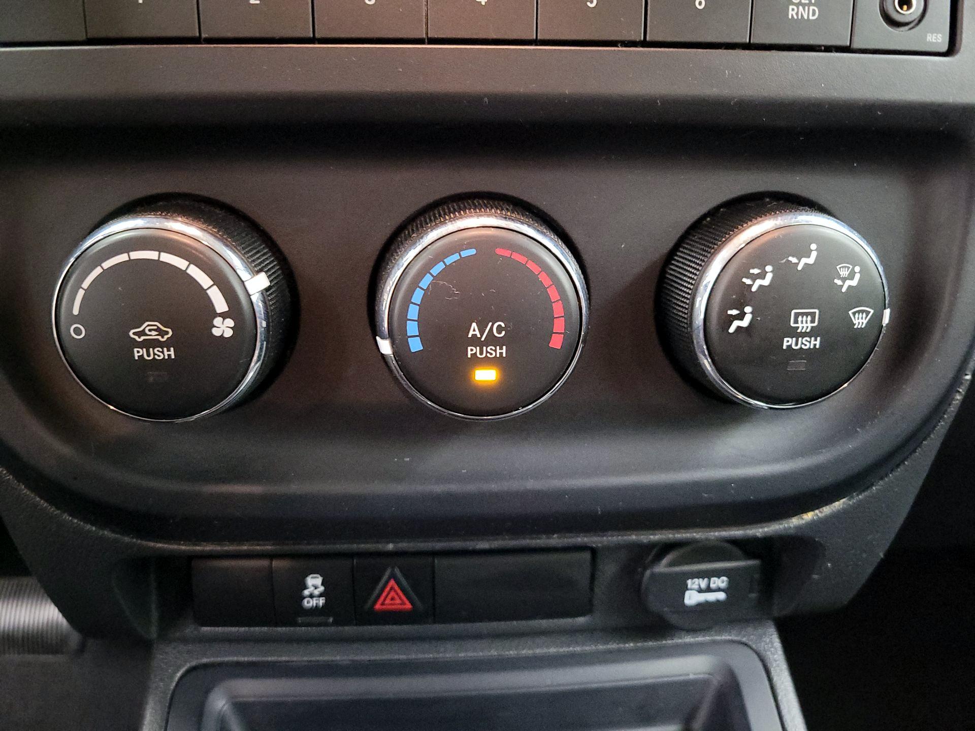 Thumbnail: 2016 Jeep Patriot - 14