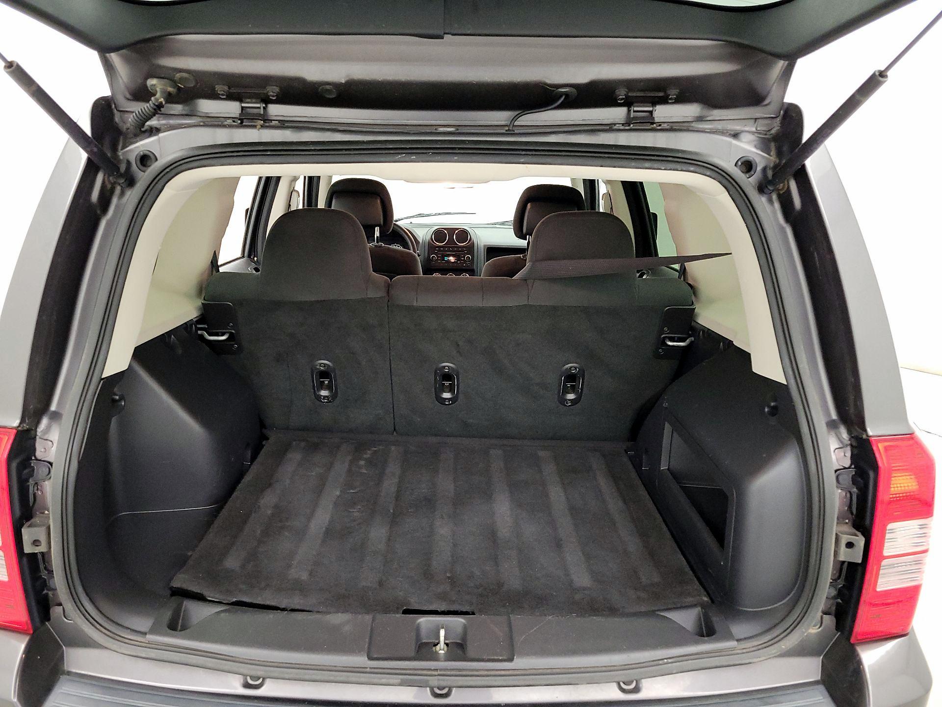 Thumbnail: 2016 Jeep Patriot - 17